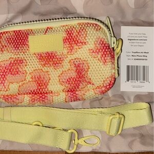 Dagne Dover Mara Phone sling in Tropiflora